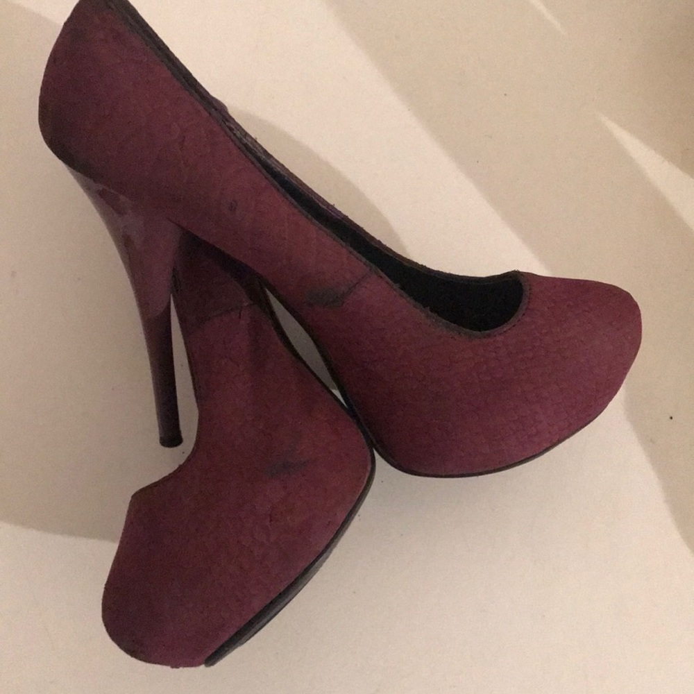 Shoes - Picture 2 of 3